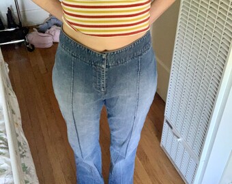 girls in pocketless jeans