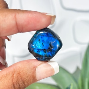 Rainbow Labradorite Tumble: Madagascar Crystal (20-45mm)