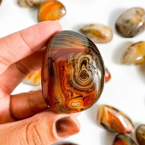 Sardonyx Palm Stone: Crystal for Love & Relationships