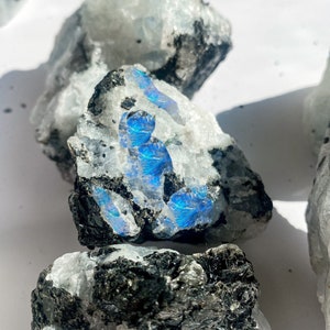 Raw Rainbow Moonstone Crystal | Intuition and Feminine Energy| Natural Raw Moonstone for Psychic Abilities & Spiritual Growth | Moonstone