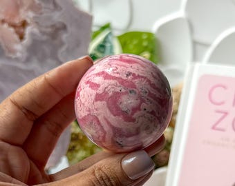 Bubblegum Rhodonit Sphere: Peruanisches Herz Chakra Stein