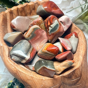 getrommelter polychromer Jaspis, Umarmung der Natur + lebendiges Gefühl, getrommelter Wüsten Jaspis, getrommelte Kristalle, Wüsten Jaspis, polychromer Jaspis