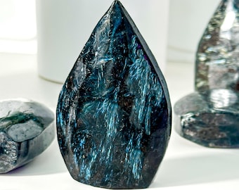 Arfvedsonite Flame Stone • Protection + Shadow Work • Third Eye Crystal
