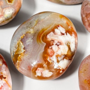 Piedras de palma de ágata de flores, amor propio + crecimiento personal, piedra de palma de ágata de flor de cerezo, piedras de palma de ágata Sakura, ágata de flores, ágata de penacho