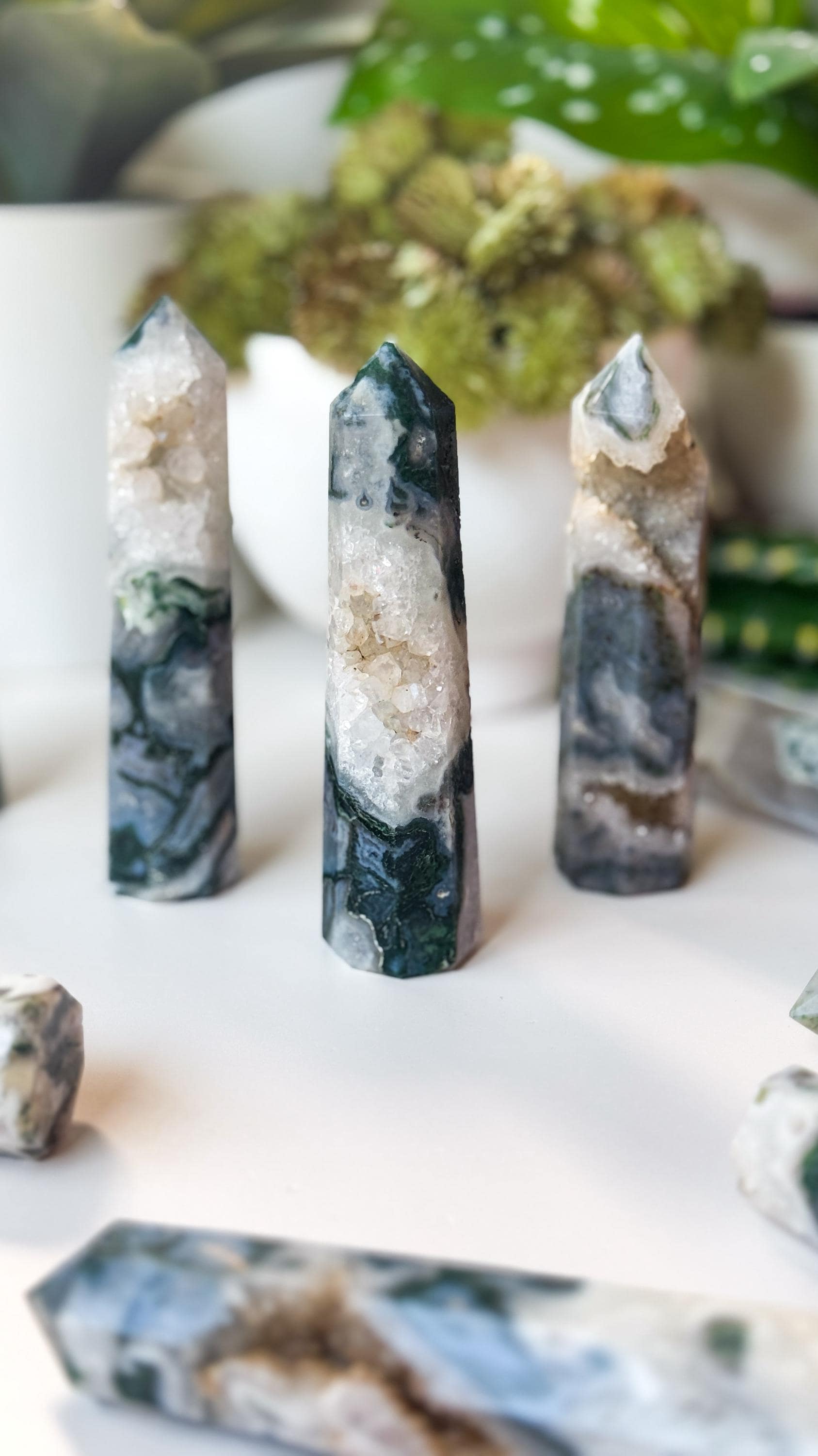 モスアゲートとクォーツのドゥルージーポイント：グラウンディング