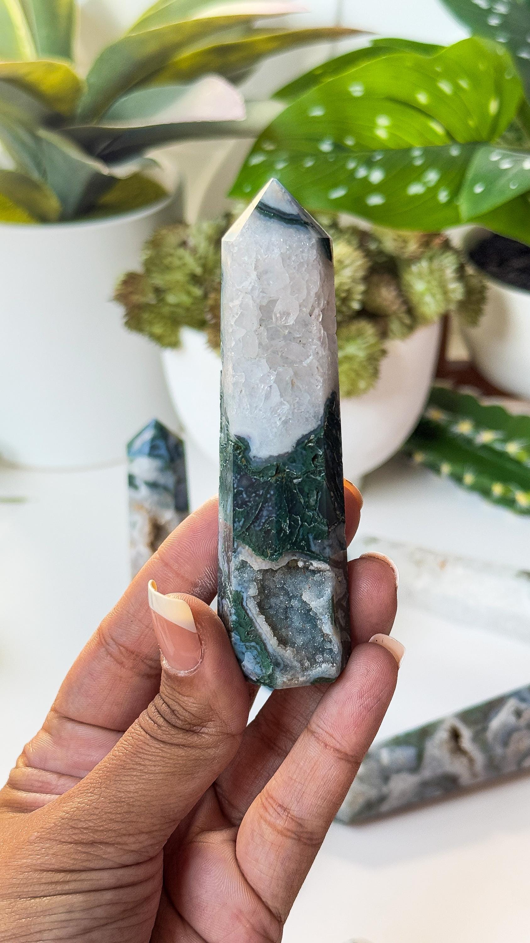 モスアゲートとクォーツのドゥルージーポイント：グラウンディング