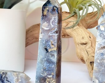 デンドライトタイガーアゲートタワー：天然水晶オベリスク、グラウン