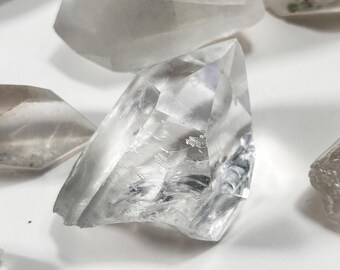 天然の透明水晶ポイント：透明感と集中力を高める天然水晶 - Etsy 日本