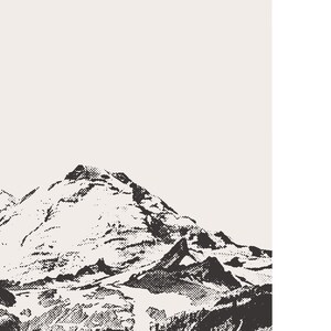 Op de afbeelding: Een zwart-witte illustratie van een bergketen met een besneeuwde top. De afbeelding is in vintage stijl met een korrelige textuur.