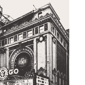 Pu&ograve; includere: Foto in bianco e nero di un edificio con un grande arco e la parola "CHICAGO" in grandi lettere sulla facciata. L'edificio ha uno stile architettonico classico con dettagli decorativi.