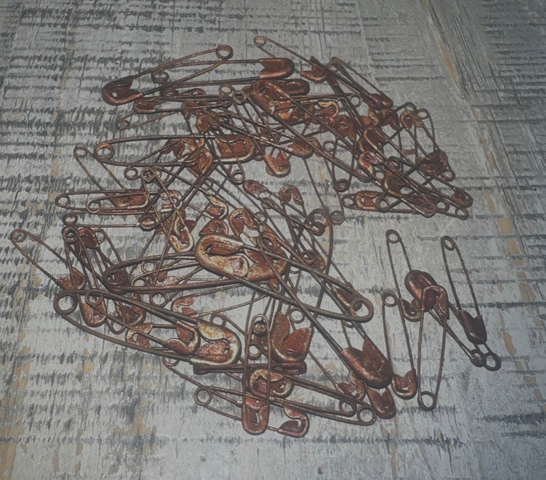 100 Primitive Assorted Aged RUSTY Safety Pins Rusted Etsy