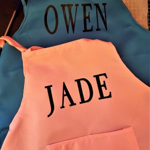 Personalized kids apron with name, Birthday gift, Custom Christmas gift, cooking apron, Kids Gift, Children's craft apron, Cute girl boy Bild 3