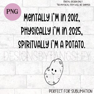 Mentalmente estoy en 2012, físicamente en 2025, espiritualmente soy una papa. Divertido SVG para máquinas de corte. Imagen vectorial divertida y divertida de papas.