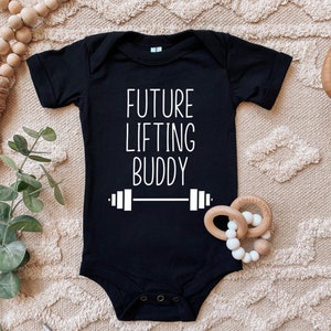 Future lifting buddy baby bodysuit, Weightlifting parents, Dad gym surprise, Pregnancy announcement, Baby shower gift, Cute infant clothes