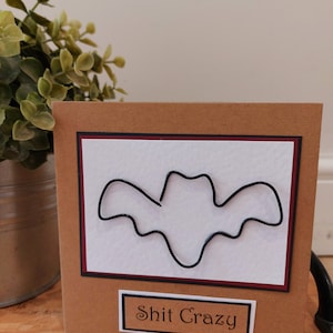 Vleermuis shit gekke kaart. Vleermuiskaart. Jij bent mijn superheldenkaart. Handgemaakte verjaardagskaart. Draadkunstkaart. Braillekaart. Cadeau-ideeën in braille