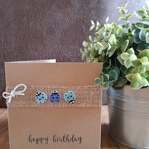 Happy Birthday Karte für einen kleinen Jungen oder Baby Jungen. Marienkäfer