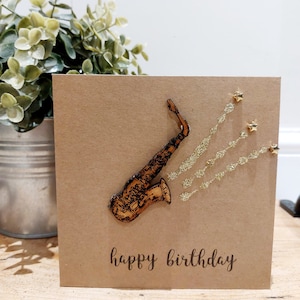 Tarjeta de cumpleaños con saxofón. Tarjeta de jazz. Tarjeta de cumpleaños con jazz. Tarjeta musical hecha a mano. Llavero con saxofón