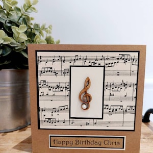 Tarjeta de feliz cumpleaños musical. Clave de sol. Hecha a mano para él y para ella.