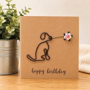 Tarjeta de cumpleaños hecha a mano con diseño de un labrador: perro de alambre con flor de papel. imagen 4