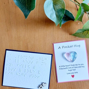 Un câlin de poche. Cadeau inspirant en braille. Braille. Pas de braille disponible non plus