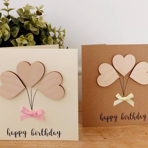 Verjaardagskaart met houten hart en braille. Handgemaakt en gepersonaliseerd. Kaart met hartsleutelhanger