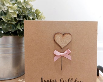 Tarjeta de feliz cumpleaños en braille: tarjeta kraft táctil con corazón