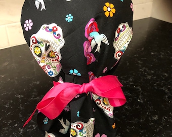 Gorro quirúrgico con calavera de azúcar - Gorro quirúrgico con calavera de azúcar - Gorro de enfermería - Gorros quirúrgicos - Gorros de cirugía - Gorros de enfermera - Gorro médico - Gorro quirúrgico con coleta