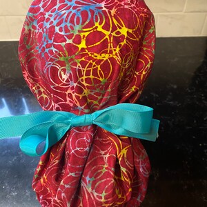Fitted Ponytail Scrub Hat-Colorful Scrub Cap- Circle Pattern Scrub Cap-Women&#39;s Scrub Hat-Scrub Cap-Surgical Cap-Nursing Cap- OR Scrub Cap