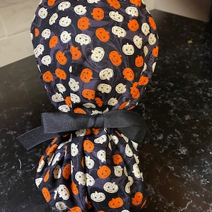 Jack O Lantern Ponytail Scrub Hat-Halloween Scrub Cap-Halloween OR scrub Cap-Ponytail Scrub Hat-Halloween Surgical Hat-Pumpkin SurgeryCap