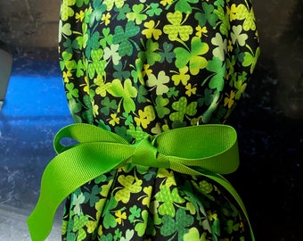 Shamrock Scrub Cap-St Patrick's Day Scrub Cap-Pferdeschwanz Scrub Cap-Shamrock ODER Scrub Cap-St Patrick's Day Shamrock Scrub Hat