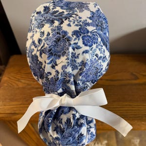 Floral Toile Scrub Cap-Floral Scrub Hat-French Toile Scrub Cap-Floral OR Scrub Hat with Buttons-Fitted Ponytail Scrub Hat-Surgical Scrub Cap
