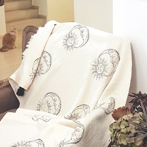 Sun And Moon Throw Blanket / Celestial Pom Pom Blanket / Boho Picnic Blanket / Soft Cotton Organic Throw Blanket / Cozy Boho Blanket