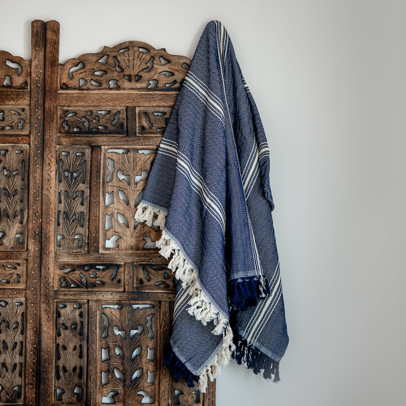 Manta turca / Manta de sofá de algodón orgánico / Manta rústica tamaño king/queen / Manta de cama bohemia / Manta de algodón tejida a mano con borlas Navy Blue