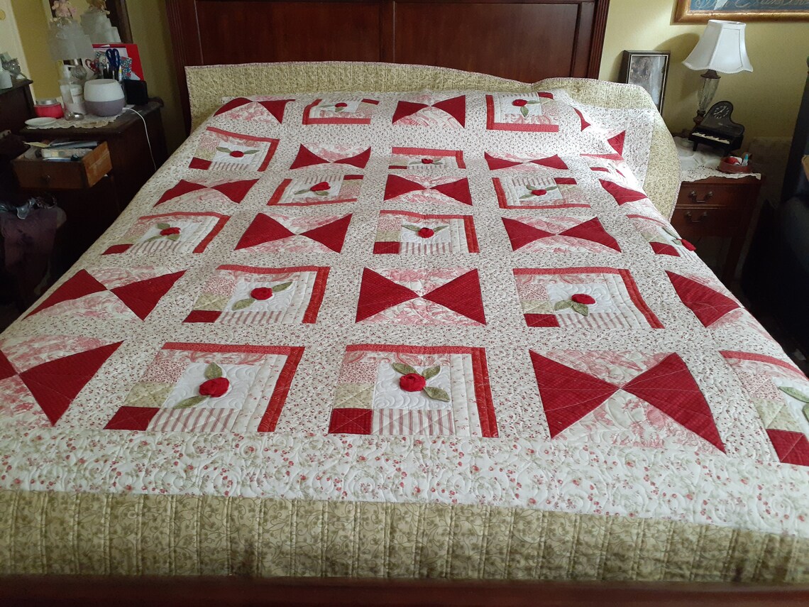 HANDMADE QUILT/Rose quilt/Log cabin and triangle patch Etsy