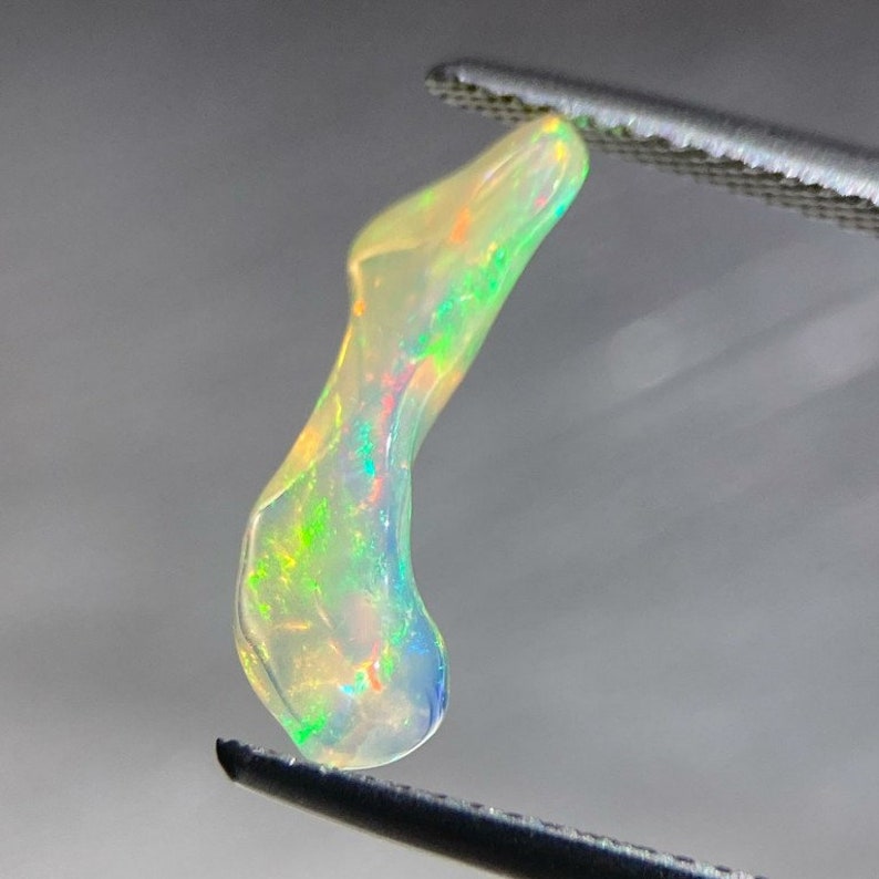 Preform From Ethiopia 1.2 Cts Muticolor Opal Polished Thumbled