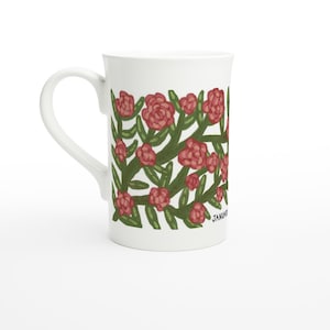 Januari: anjer: geboortemaand bloem | Witte slanke porseleinen mok van 10 oz