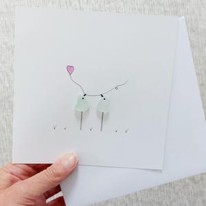 Biglietto d'auguri fatto a mano con uccellini in vetro di mare a forma di cuore - Fidanzamento, Anniversario, Matrimonio, San Valentino