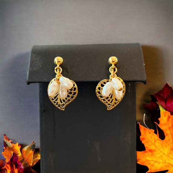 Vintage Avon gold earrings, dainty pearl earrings… - image 2