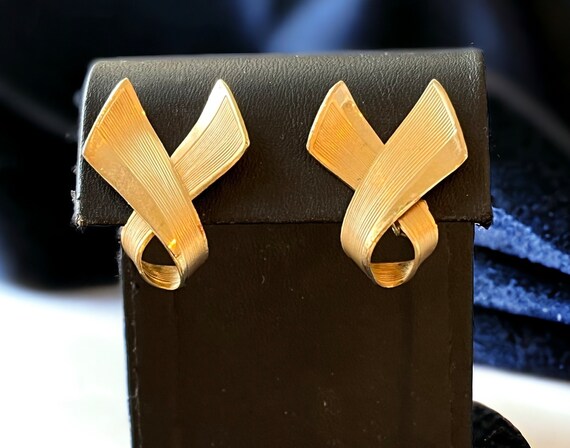 Vintage Coro gold earrings, 1950’s gold jewelry, … - image 9