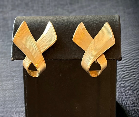 Vintage Coro gold earrings, 1950’s gold jewelry, … - image 5