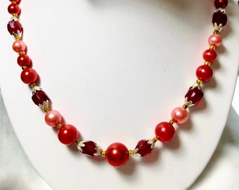Vintage red beaded necklace, 1950’s vintage jewelry, jewelry gift for her, birthday gift for her, vintage jewelry necklace