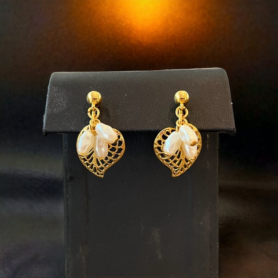 Vintage Avon gold earrings, dainty pearl earrings… - image 4