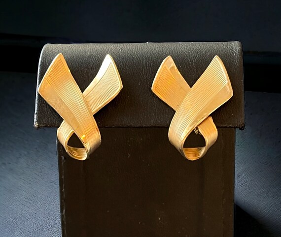 Vintage Coro gold earrings, 1950’s gold jewelry, … - image 4