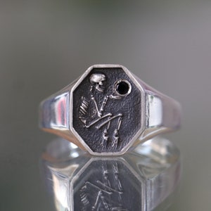 Skull Men's Ring, Skeleton İn The Grave, Onyx Men's Ring, 925 Silver Memento Mori, Skeleton 925 Ring, Halloween Jewelry, Flight of The Soul