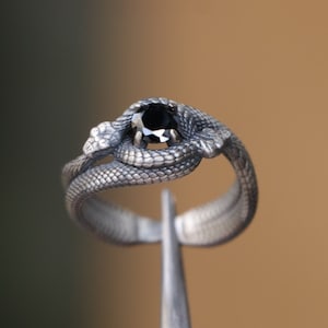 Snake Silver Ring, Onyx Snake Silver Ring, Goth Snake Jewelry, Snake Eating İtself Jewelry, Ouroboros Ring, Oxidized Snake Tanzanite Ring