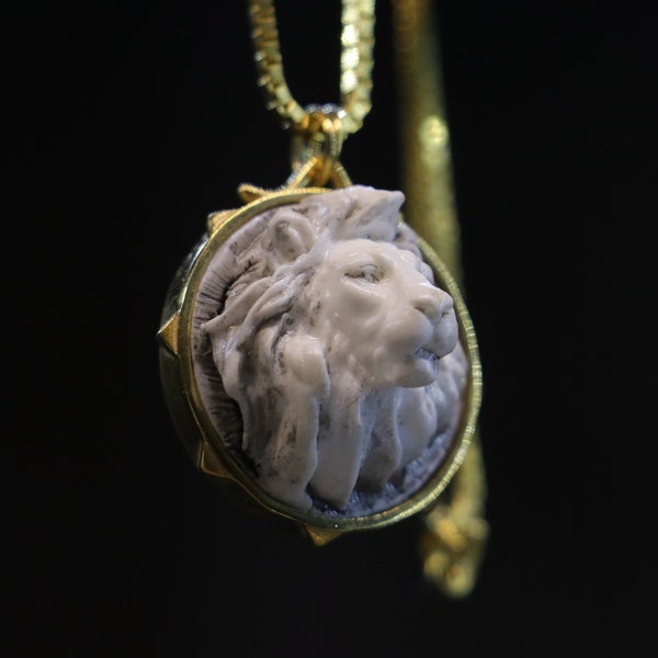 Pendentif sculpté à la main de sculpture d’art en marbre, plaqué or argent 925, Semaine de la mode du Lion, 925K Sterling, Collier fait main de Lion d’argent de Noël