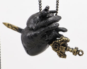 Collier fait main en marbre noir, bijoux anatomiques de cœur humain, bijoux en marbre, collier de cœur de serpent, cadeau pour médecin, collier d’épée, pour