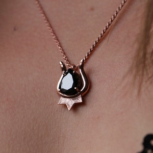 Rose Gold Snake Necklace, Onyx Snake Pendant, Onyx Jewelry, Minimalist Jewelry, Onyx Minimal Necklace, Rose Gold for Women, mothers Day gift
