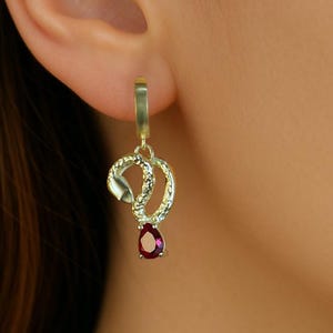 14k Solid Gold Schlange Hoop Ohrringe, Rubin zierliche Ohrringe, Gold Ohrringe, Helix Ohrringe, Ohrringe, Geschenke für sie, Birthstone 14k Gold Ohrring
