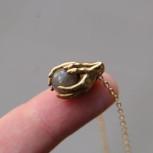 Collier main plaqué or labradorite minimaliste, pendentif main agate mousse, collier main minimaliste pierre de lune, cadeau de Noël minimaliste